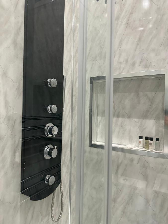Double Room,1466452079:JPEG