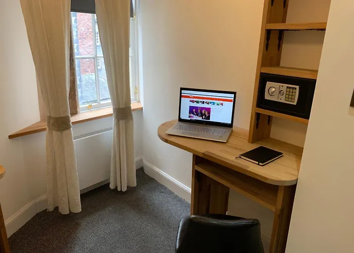 Royal Mile Balconies By The Castle Aparthotel Edinburgh